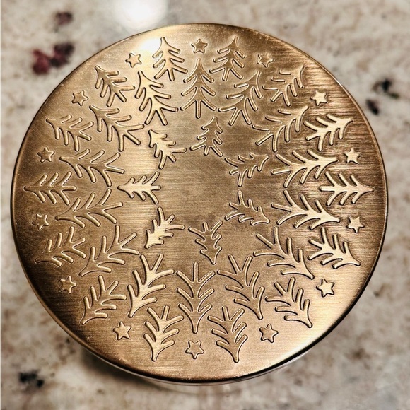 Bath & Body Works Frozen Lake 3-Wick Candle 14.5 oz Glass Jar w/ Lid 2022 - NEW - Picture 3 of 4